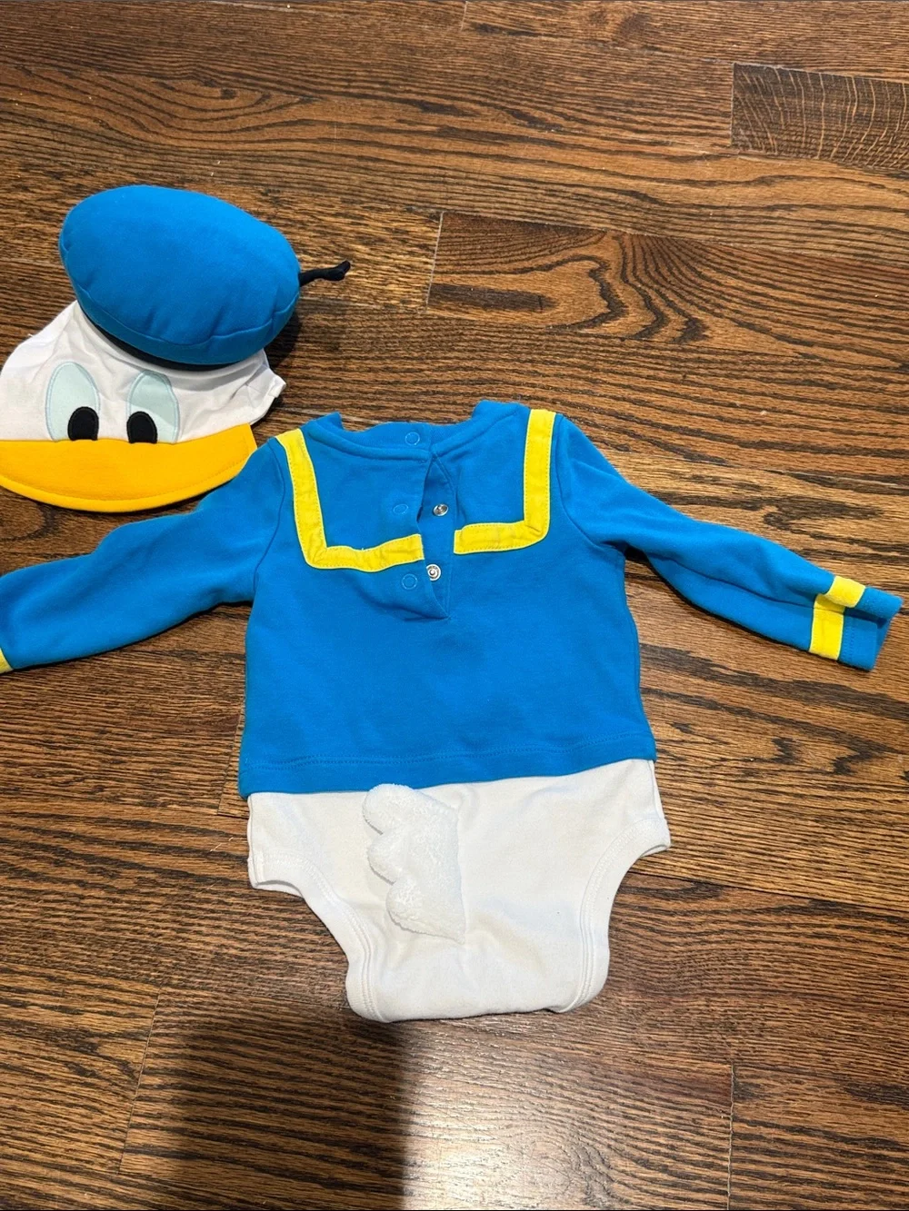 Baby Infant 6-9M Disney Donald Duck Costume Bodysuit and Hat - Picture 5 of 5